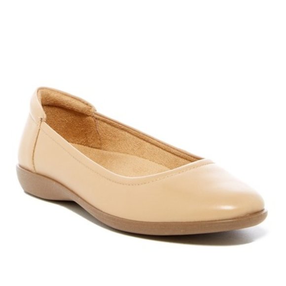 naturalizer flexy leather flat